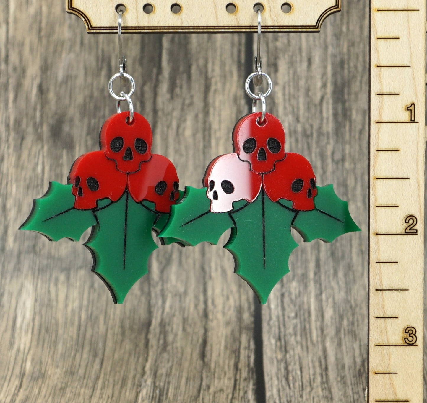 Skull holly 1 earrings