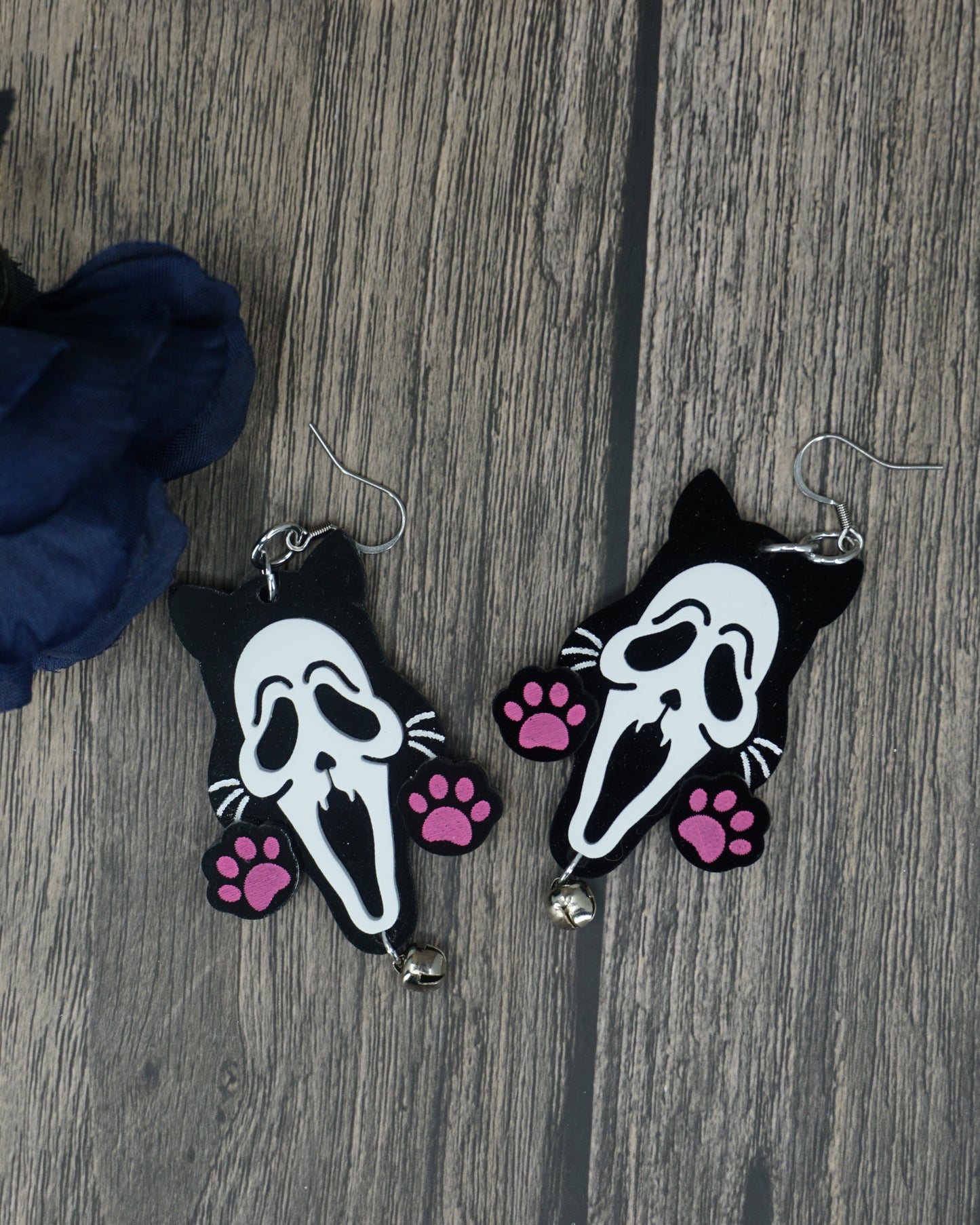 scream cat earrings