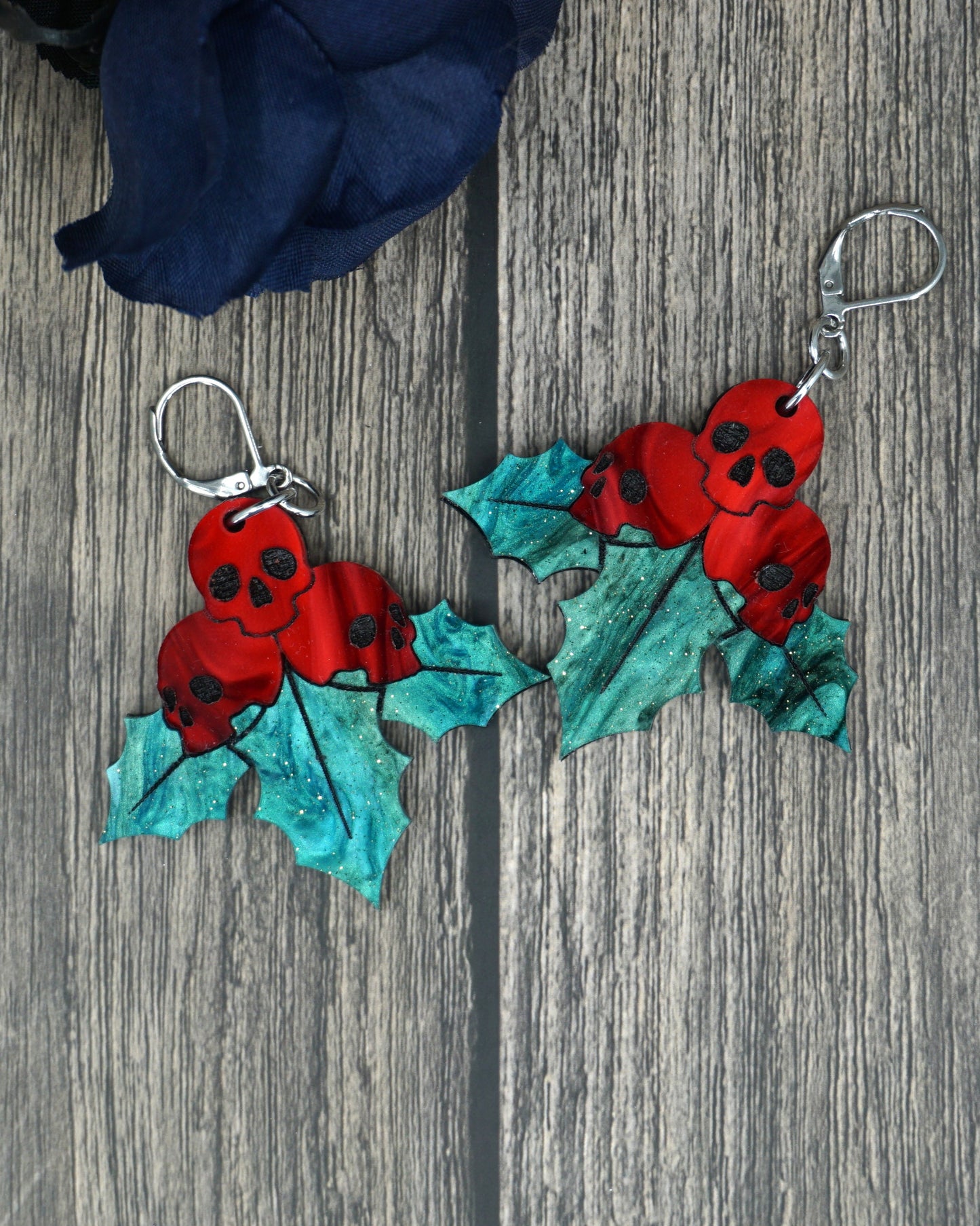 skull holly 2 earrings