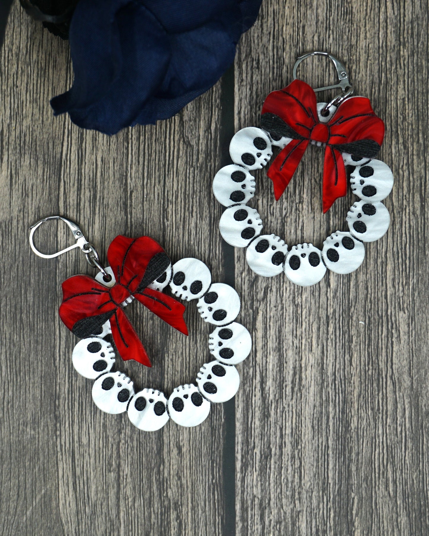 skull wreath redbow earrings